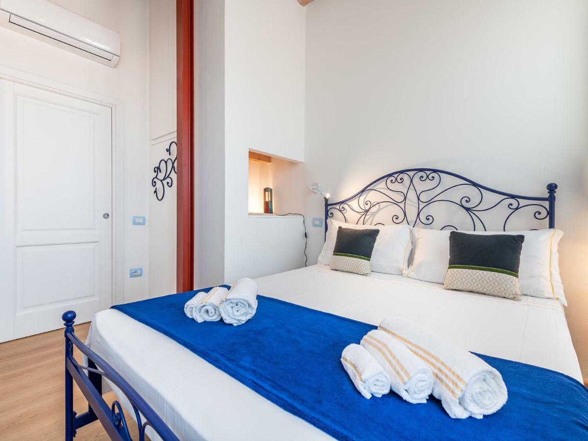 "Bea'S Terrace" - Private Jacuzzi And Panoramic Rooftop In The City Centre Cagliari Ngoại thất bức ảnh